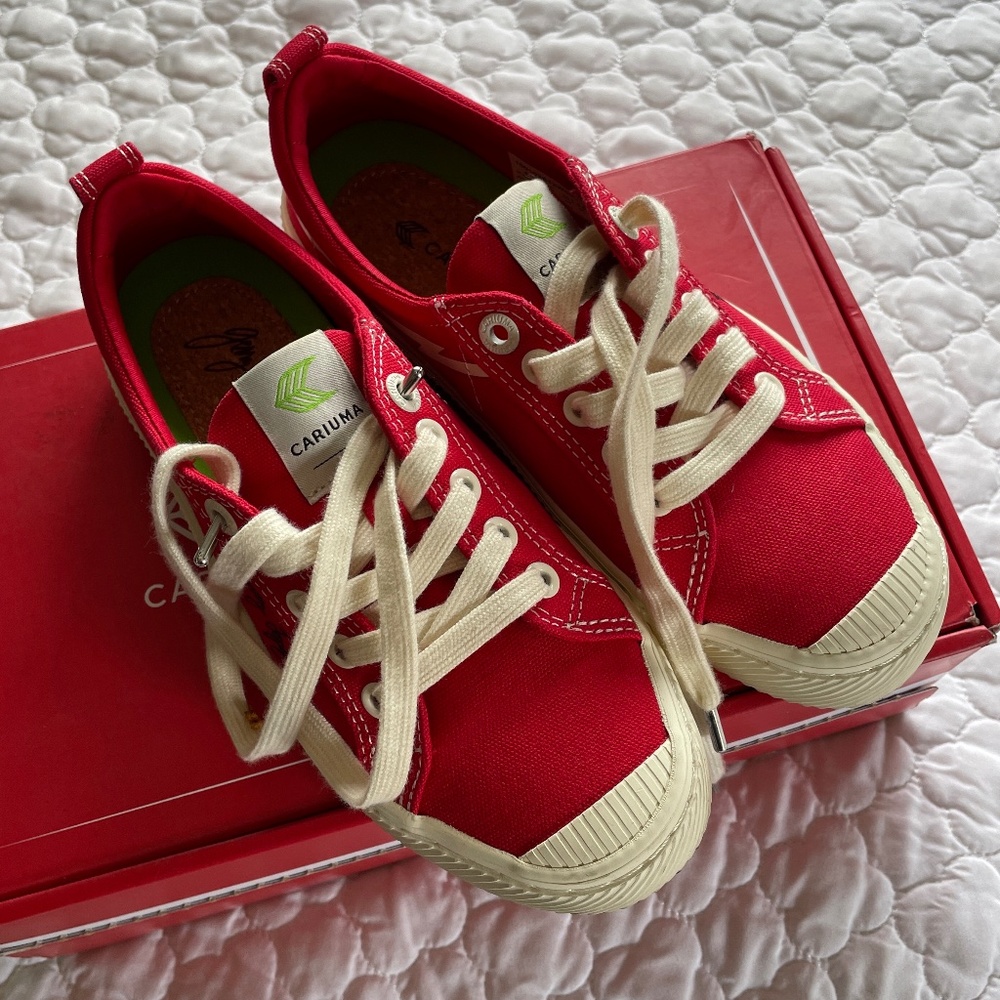 Cariuma OCA Low Gerry Lopez Red Canvas Sneakers Size 6